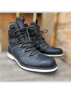 Wolverine Men's Black Waterproof Leather Boots Size 9 US 42 EU